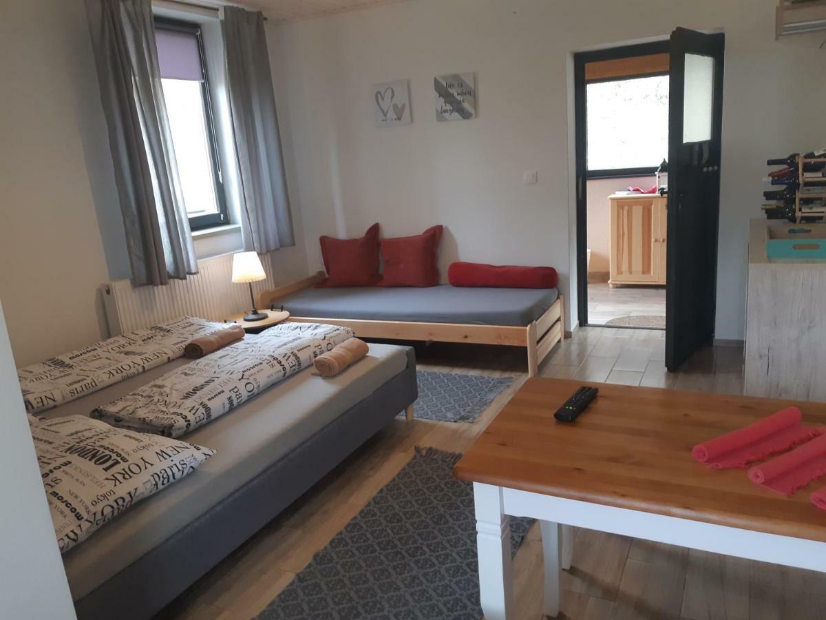 Pod Horou Apartment Stiavnicke Bane Bagian luar foto