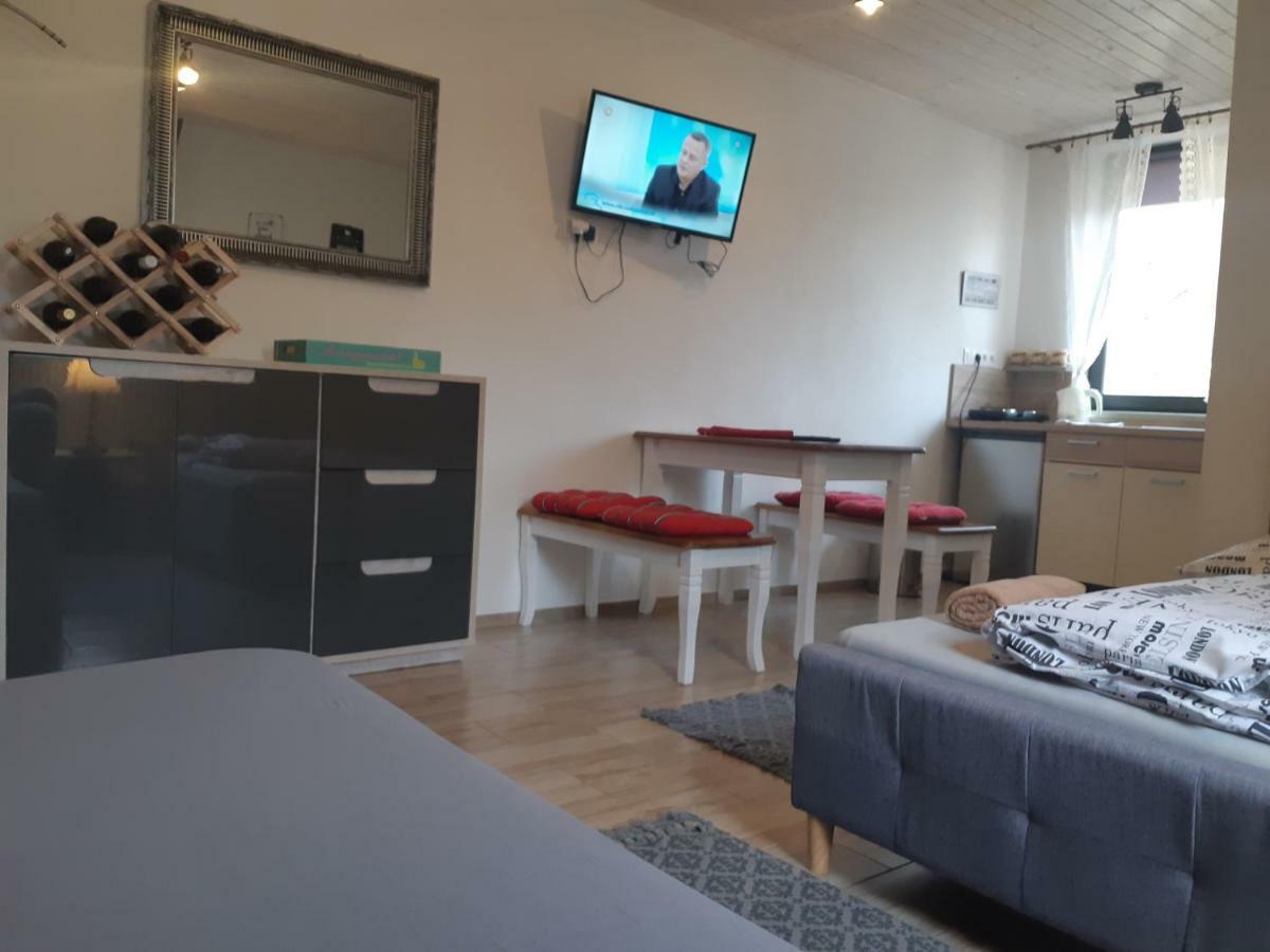 Pod Horou Apartment Stiavnicke Bane Bagian luar foto
